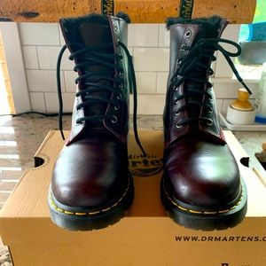 Womens sz 8 Dr. Martens in excellent condition
